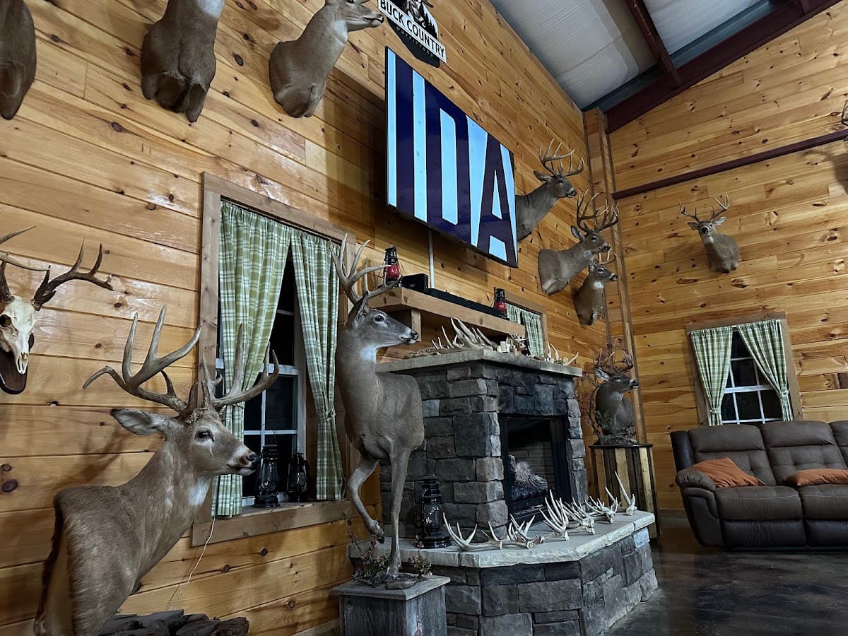 Buck Country Outfitters hunting ranch in Caneyville, Kentucky